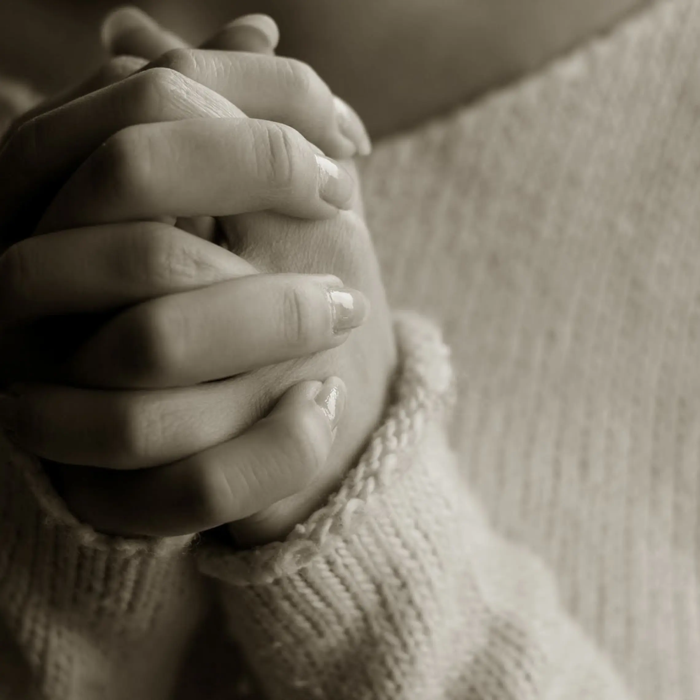 Woman Praying1 1600x1066